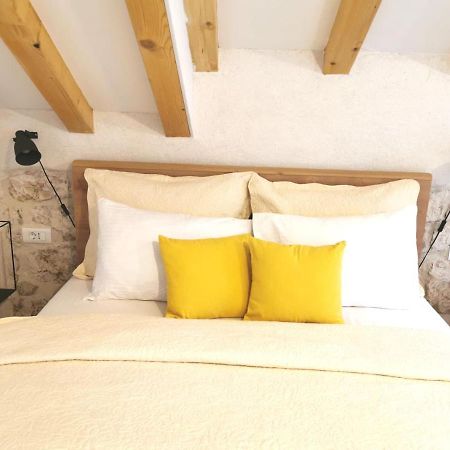 House Bava Hotel Vis Bagian luar foto