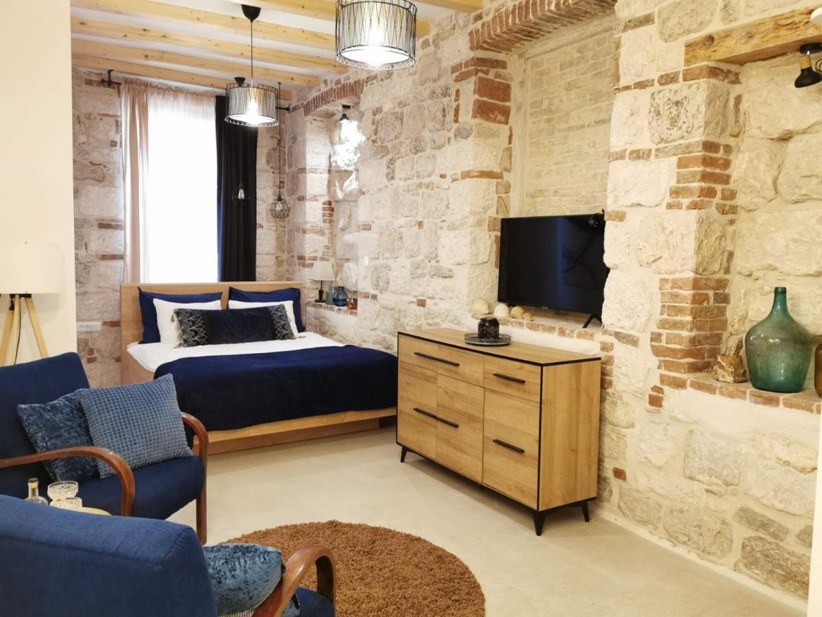 House Bava Hotel Vis Bagian luar foto