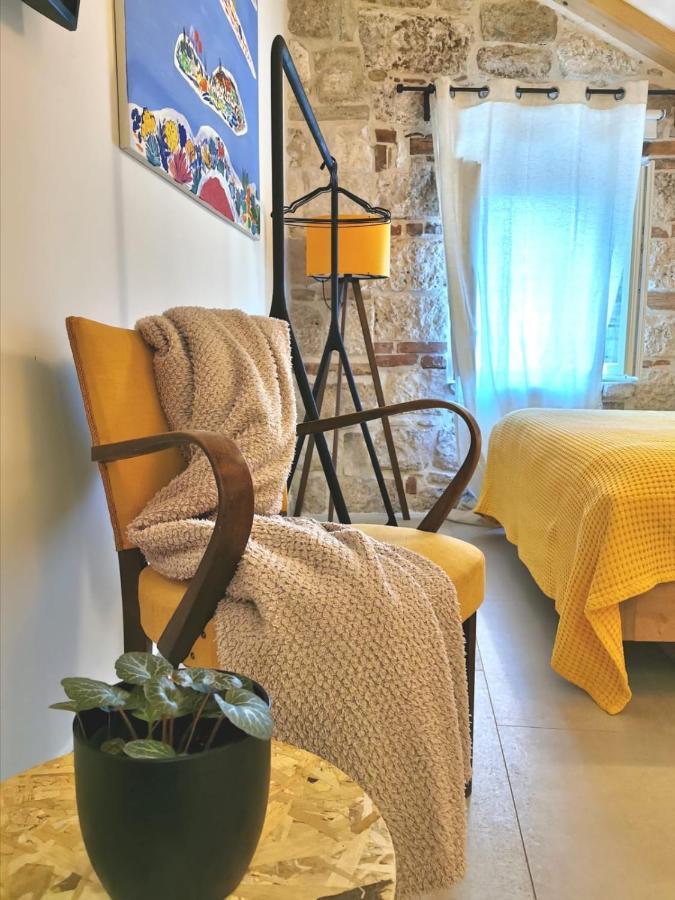 House Bava Hotel Vis Bagian luar foto