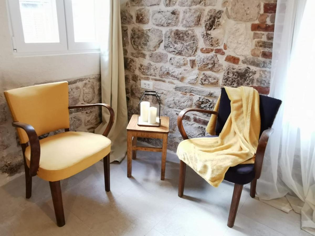 House Bava Hotel Vis Bagian luar foto