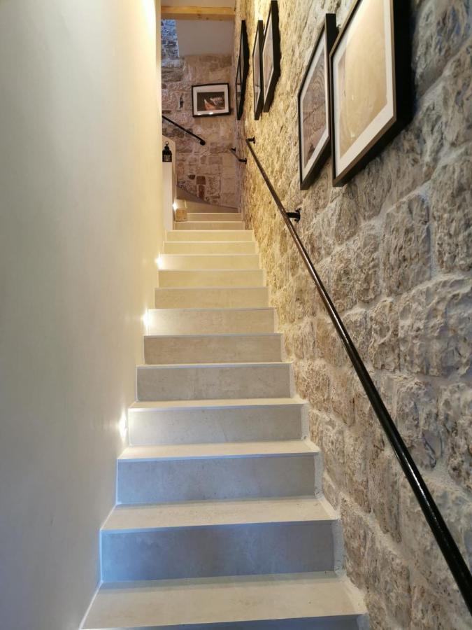 House Bava Hotel Vis Bagian luar foto