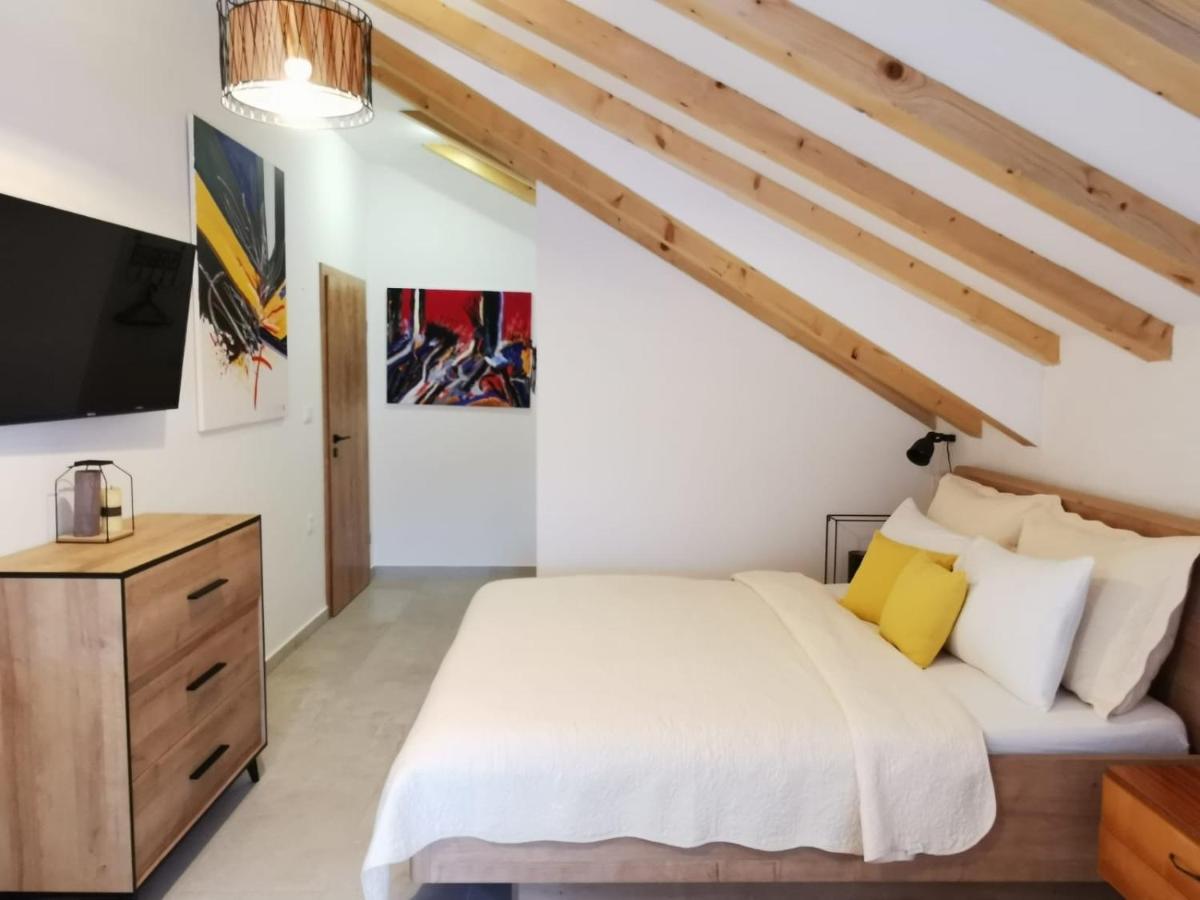 House Bava Hotel Vis Bagian luar foto