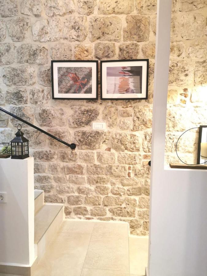 House Bava Hotel Vis Bagian luar foto