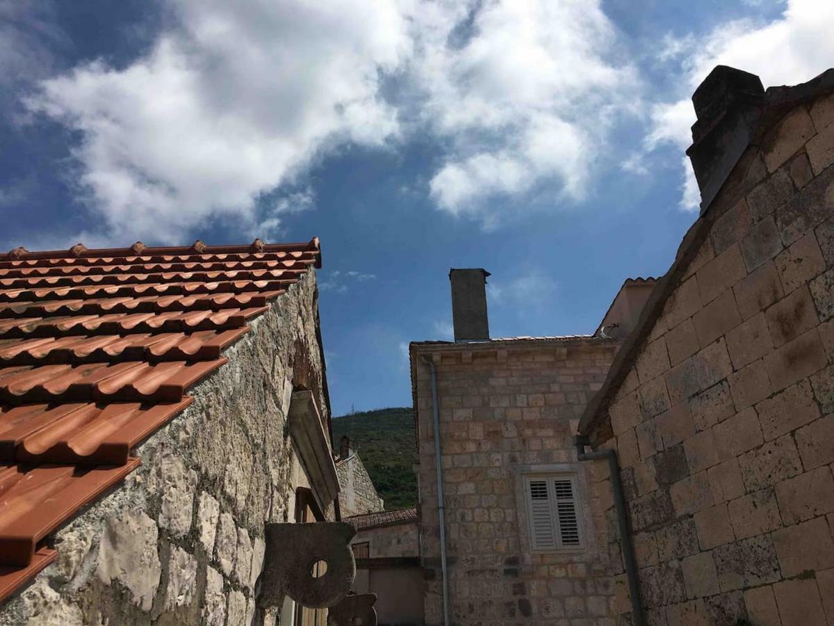 House Bava Hotel Vis Bagian luar foto