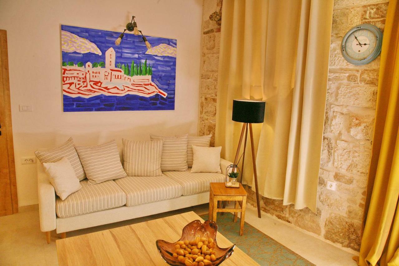 House Bava Hotel Vis Bagian luar foto