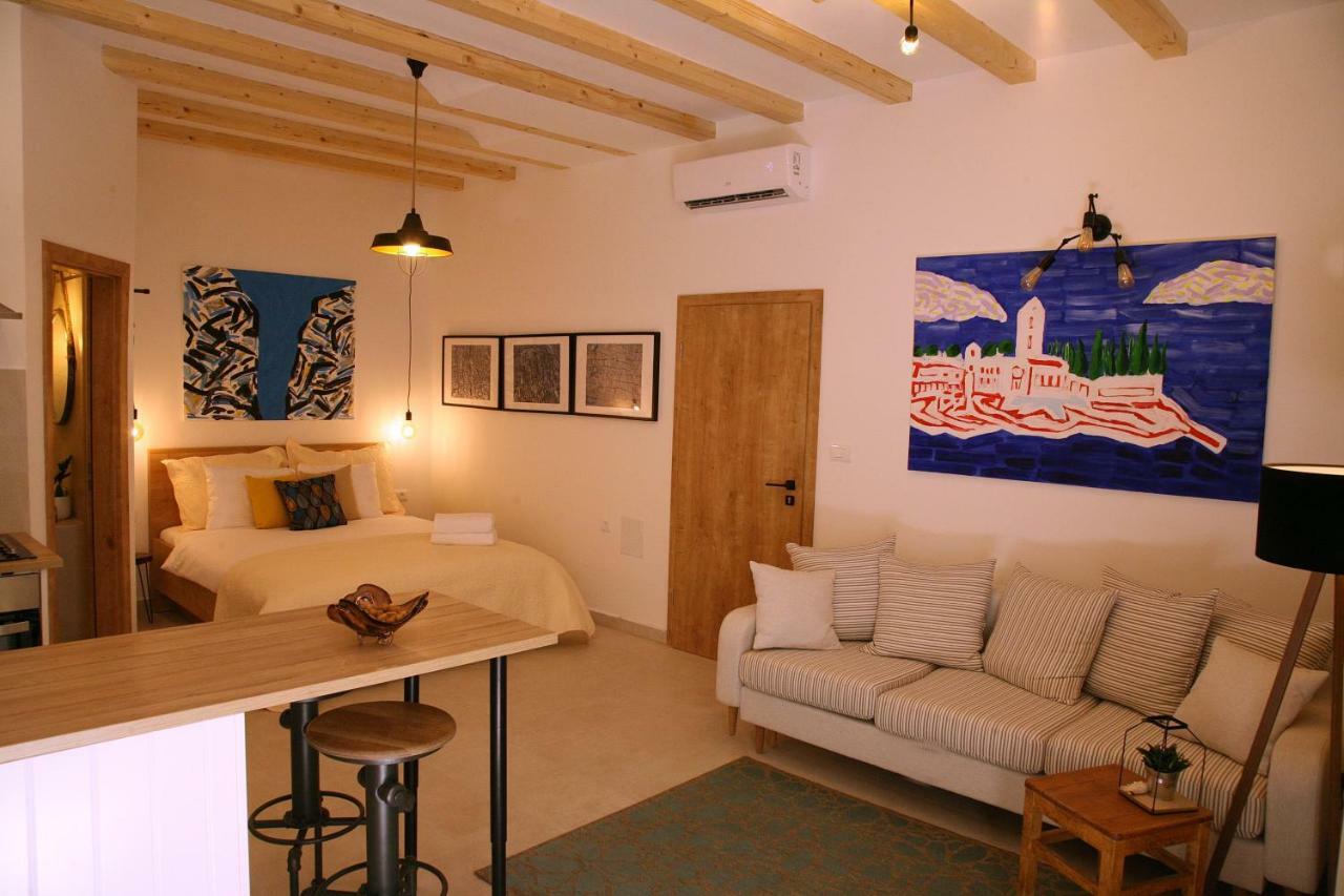 House Bava Hotel Vis Bagian luar foto