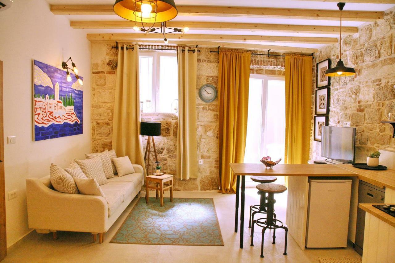 House Bava Hotel Vis Bagian luar foto